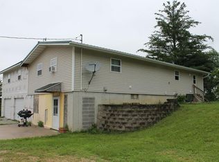 2165 Twin Springs Rd, Decorah, IA 52101