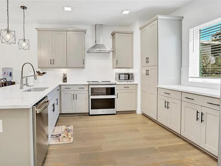 212 E Pineloch Ave — Photo 7