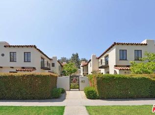 2279 N Beachwood Dr, Los Angeles, CA 90068