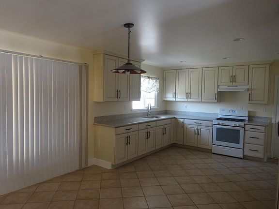 3rd image of 316 Weston Ct