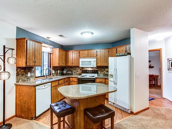 2nd image of 102 E South Dr