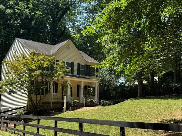 305 E Monacan Dr, Charlottesville, VA 22901