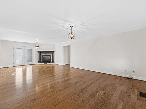 5th image of 478 Rosewood Dr
