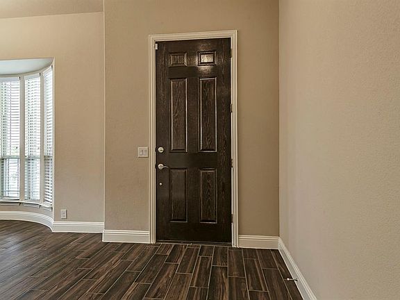 4th image of 504 Lakeview Dr