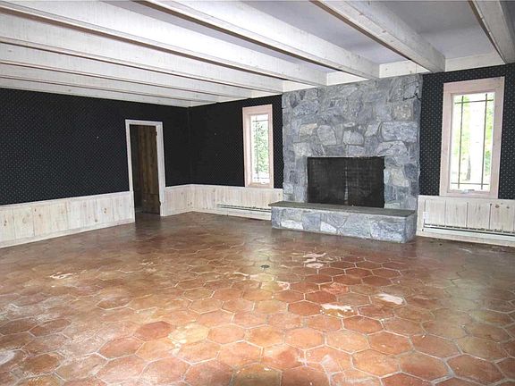 5th image of 49 School Ln