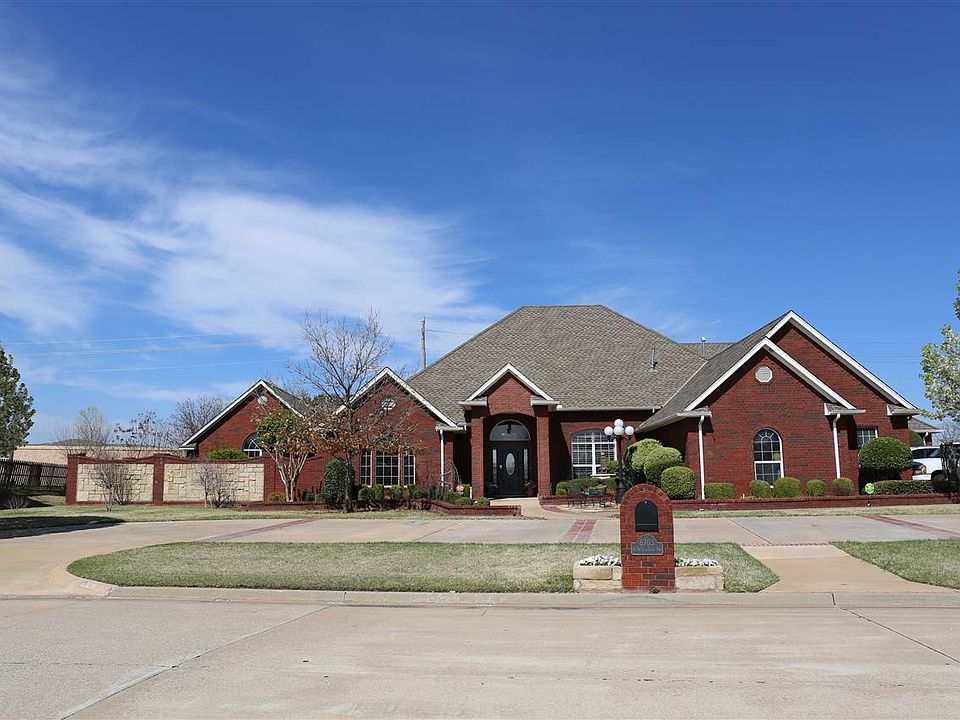 1st image of 6703 NW Oak Dale Dr
