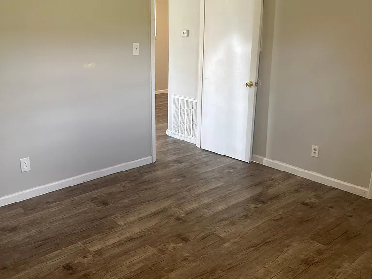 211 Elyria Dr #4 — Photo 5