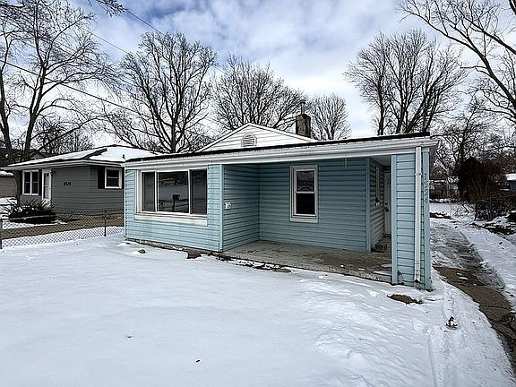 2nd image of 1524 N Summit Ave