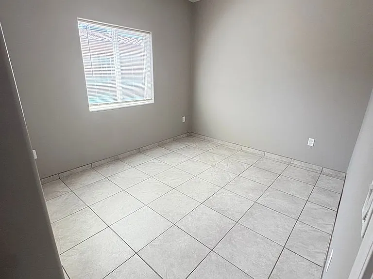 4013 E 22nd St — Photo 26