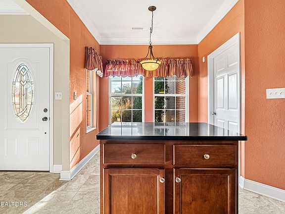 4th image of 370 Meadow Walk Ln