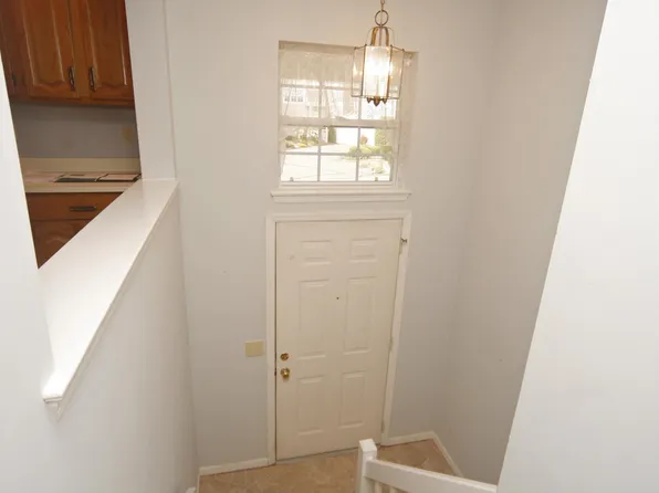 902 Foxboro Dr, Norwalk, CT 06851