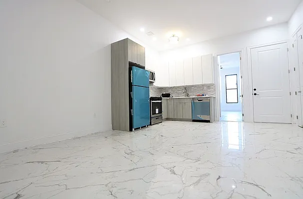 Rented by Ariel Property Advisors | media 7