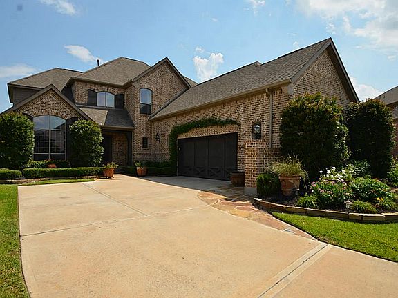 Lots of space as you drive into your home.