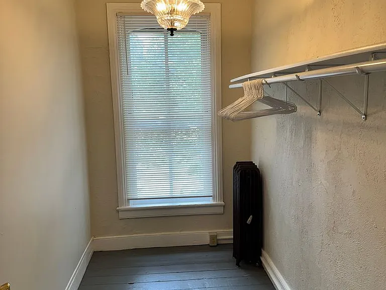 210-212 N Potomac St — Photo 18