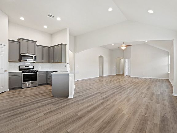 5th image of 208 Manassas Dr