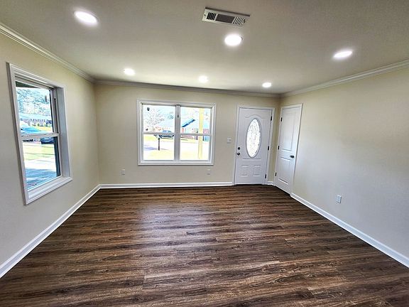 5th image of 109 Alberta Dr