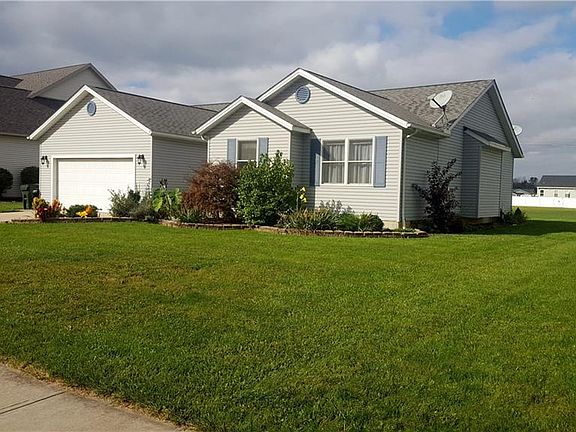 3rd image of 302 Greenview Ct