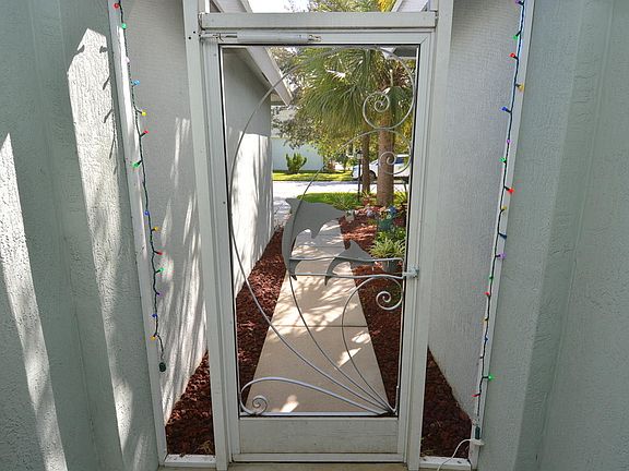 4th image of 8842 SW Horizon Street