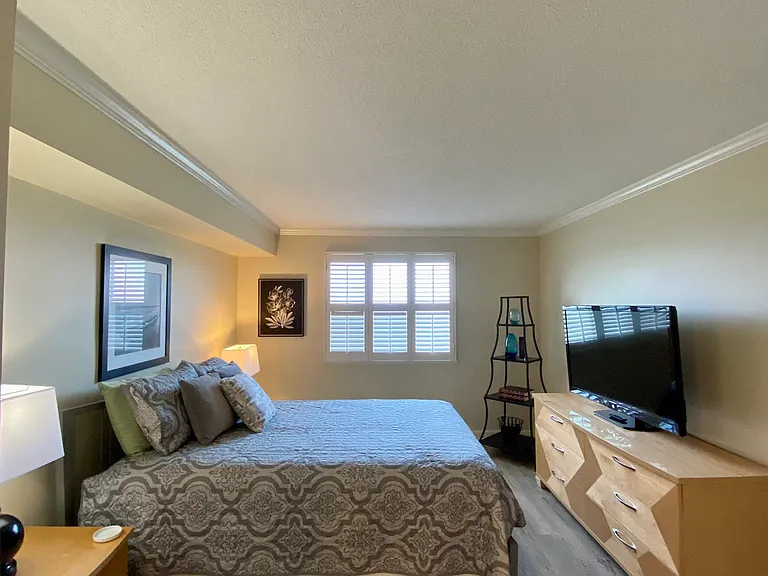 1825 Saint Julian Pl #12J — Photo 7