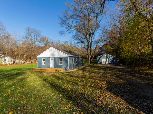 2753 S 3rd St, Niles, MI 49120