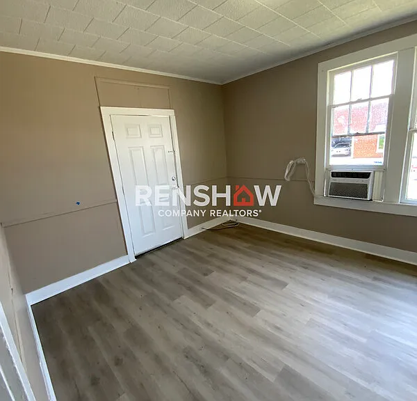 109 Church St S #B — Photo 3