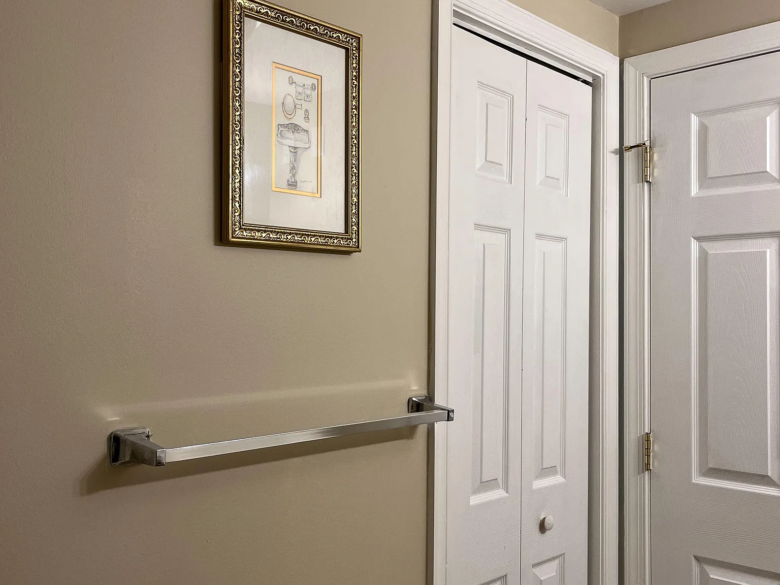 4 bed, 3.0 bath, 2555 sqft, $819 — Photo 3
