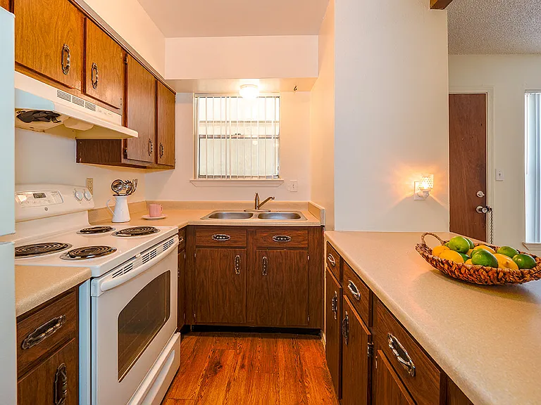 121 Cardenas Dr NE — Photo 47
