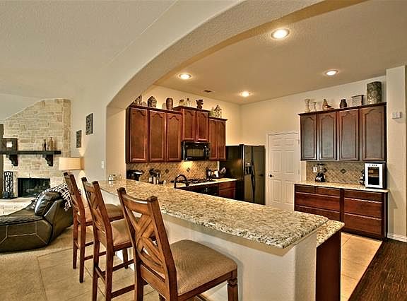 3rd image of 405 Sodbury Ct