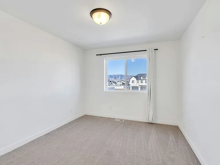 923 S 950 W — Photo 20