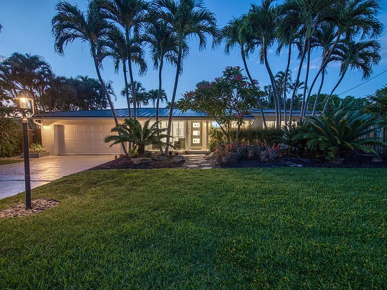 1733 Coral Gardens Dr — Photo 13
