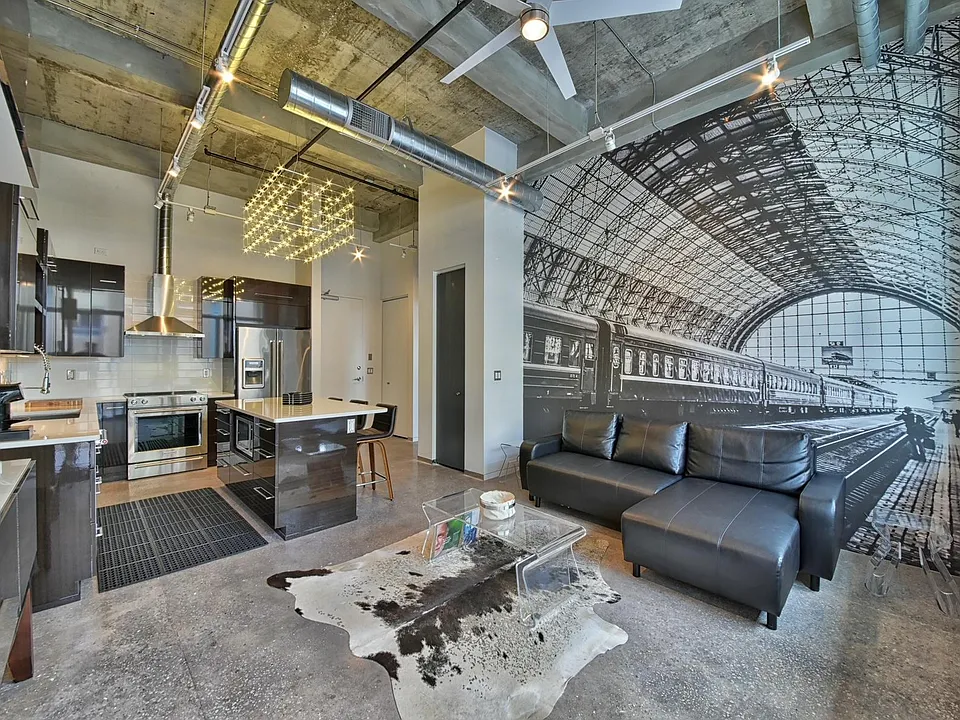 302 SE Broadway St #350