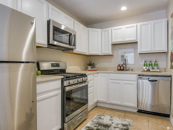 3rd image of 17 Laidley St