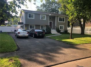 14 Southwind Dr, Norwalk, CT 06854