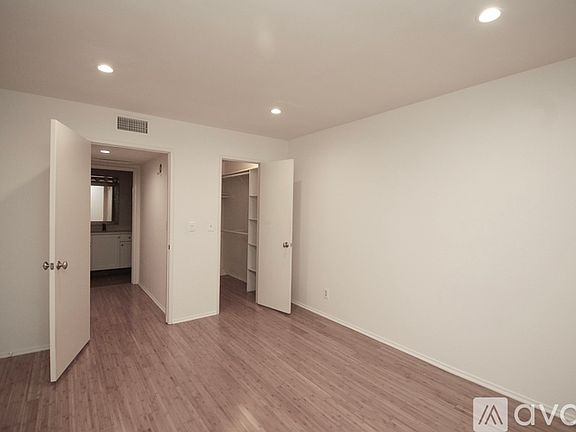 4th image of 1505 Barry Ave APT 108