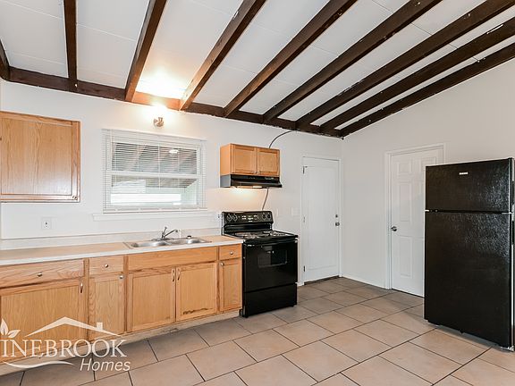4th image of 1745 Beverly Dr