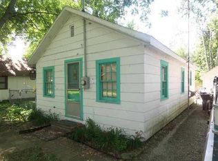 690 S Parkside Dr, Cromwell, IN