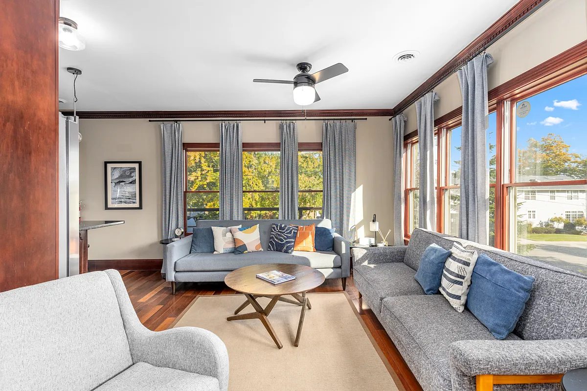 11 Chestnut St — Photo 4