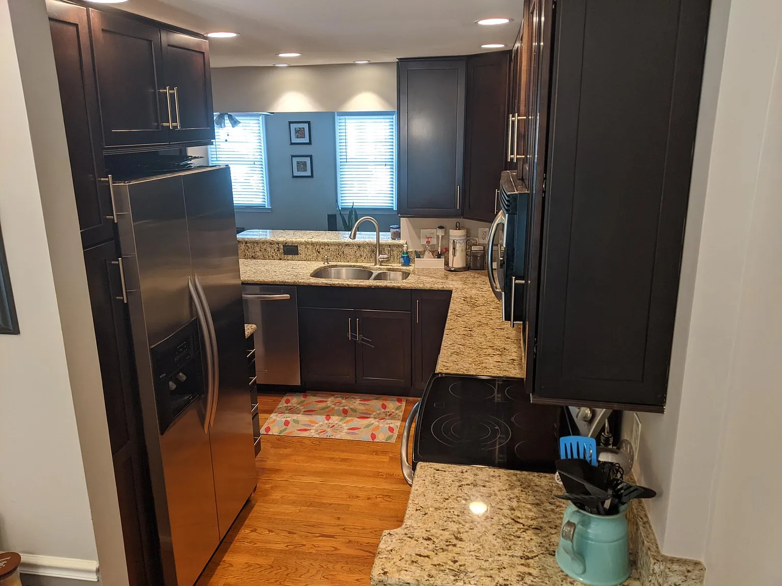 3 bed, 3.5 bath, 2100 sqft, $3,350 — Photo 4