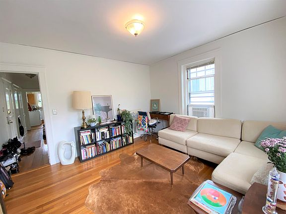 3rd image of 168 Norfolk St APT 1