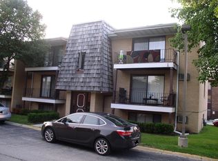 50 W 65th St APT 4, Westmont, IL 60559