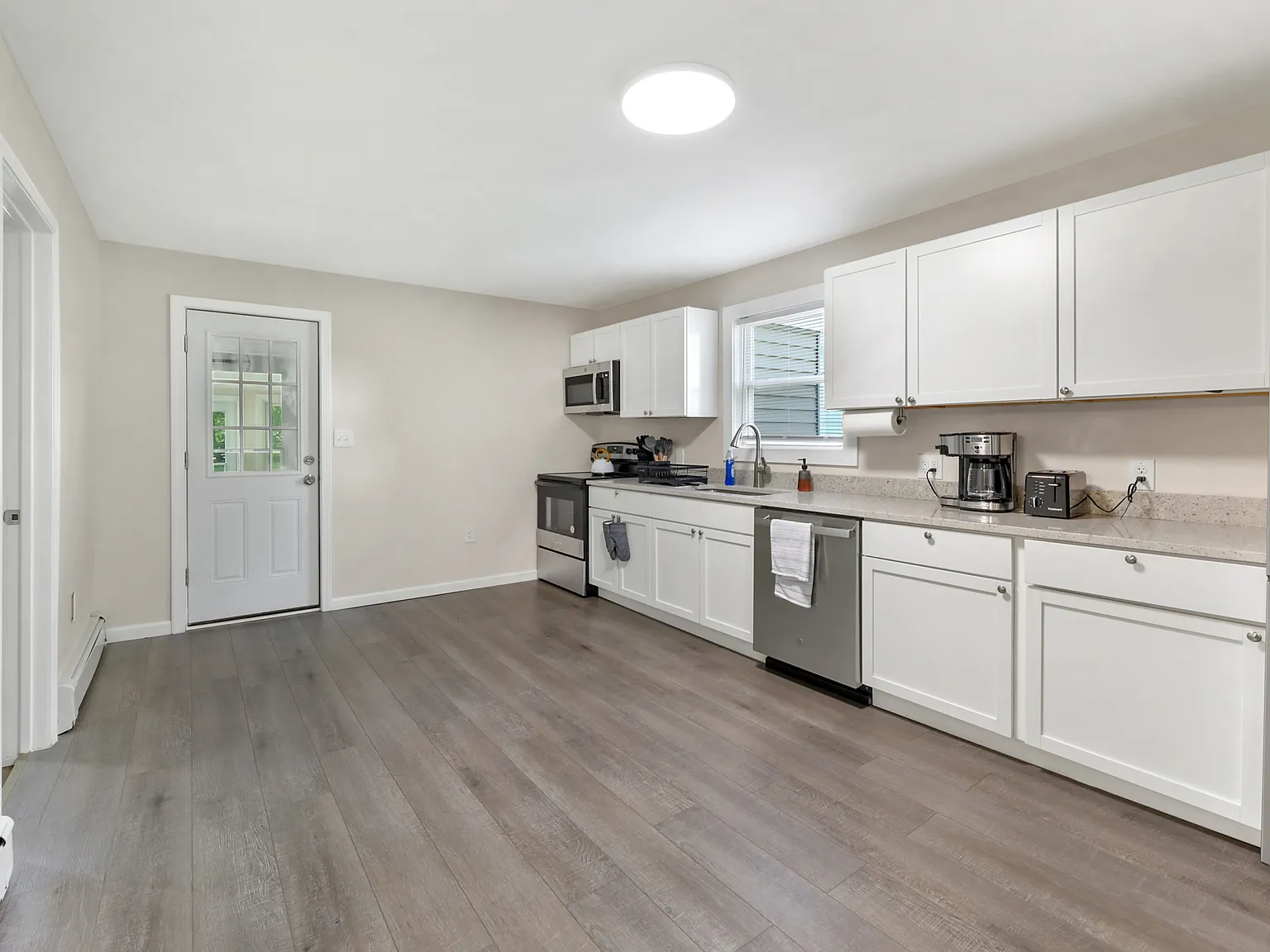 4 bed, 1400 sqft, $3,300 — Photo 4