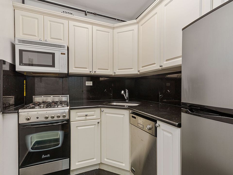 1st image of 300 E 46th St APT 17G
