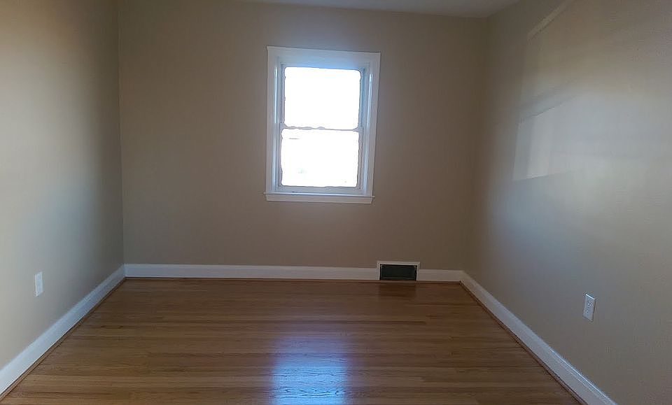 2nd image of 1013 Downton Rd