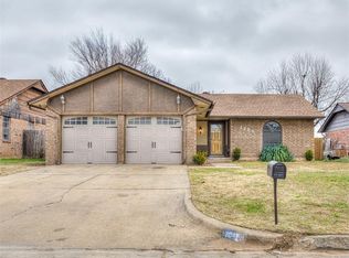 1204 N Southminster St, Moore, OK 73160