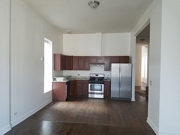3rd image of 4404 S King Dr APT 1