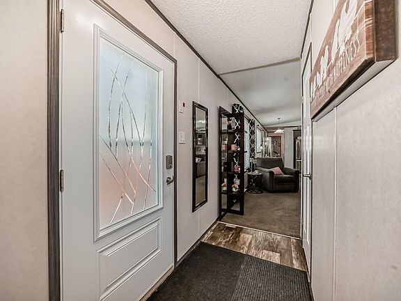 4th image of 8 Parkview Ave