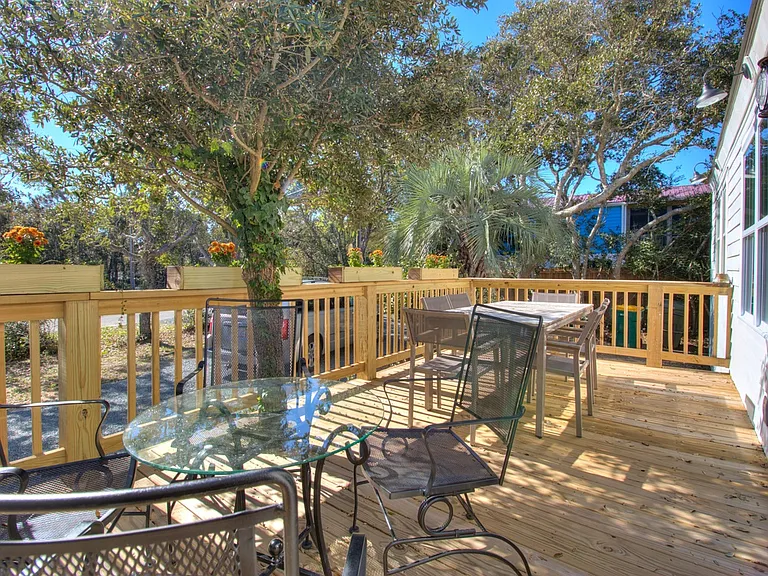 954 Fort Fisher Blvd S — Photo 3