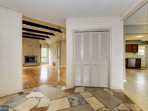 5th image of 1155 Glenwood Ct