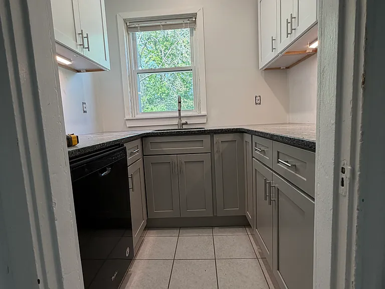 76 Carrington Ave — Photo 13