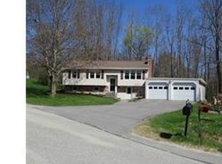 32 Lakeshore Dr, Winthrop, ME 04364